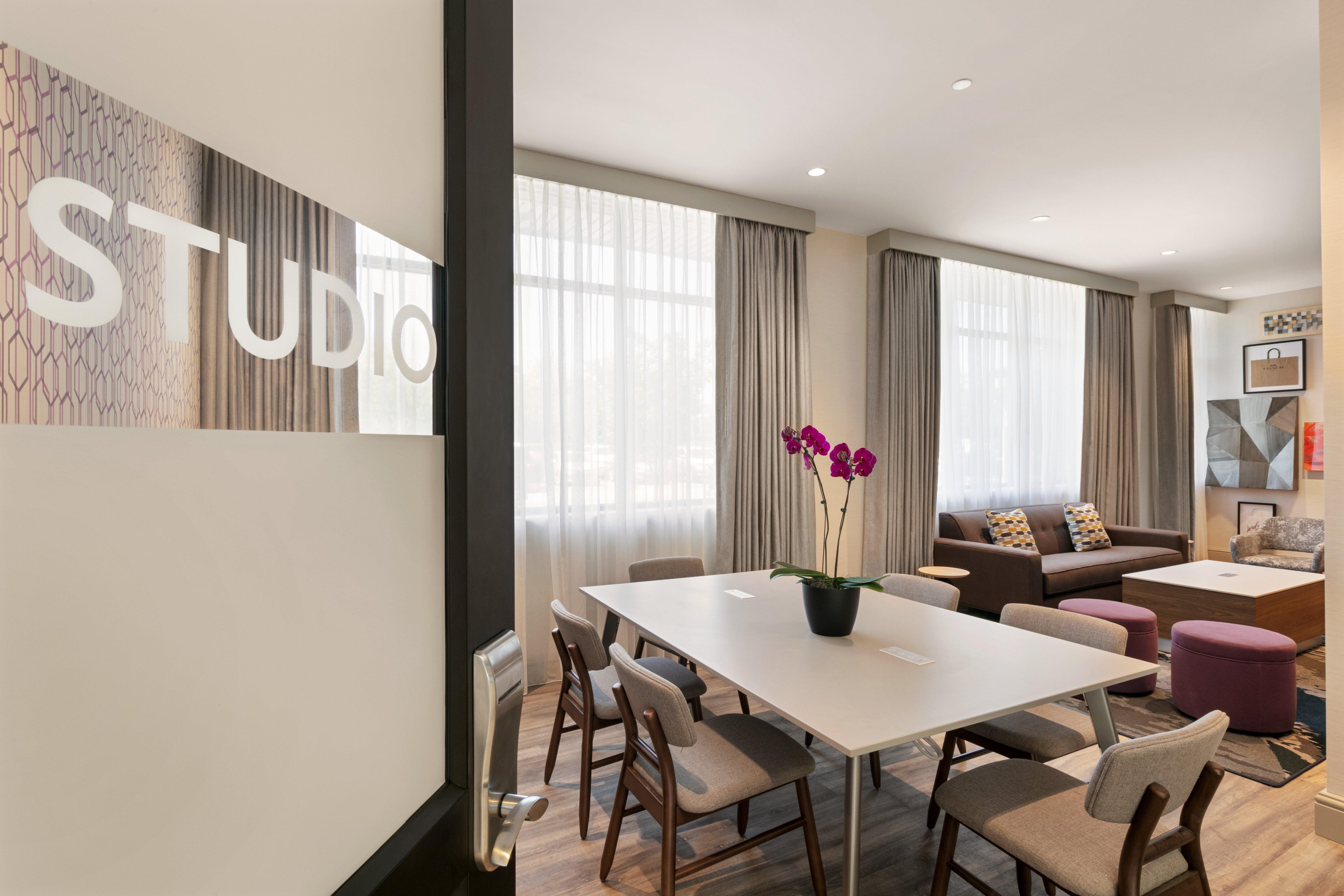 Crowne Plaza Philadelphia King Of Prussia Hotel Екстериор снимка